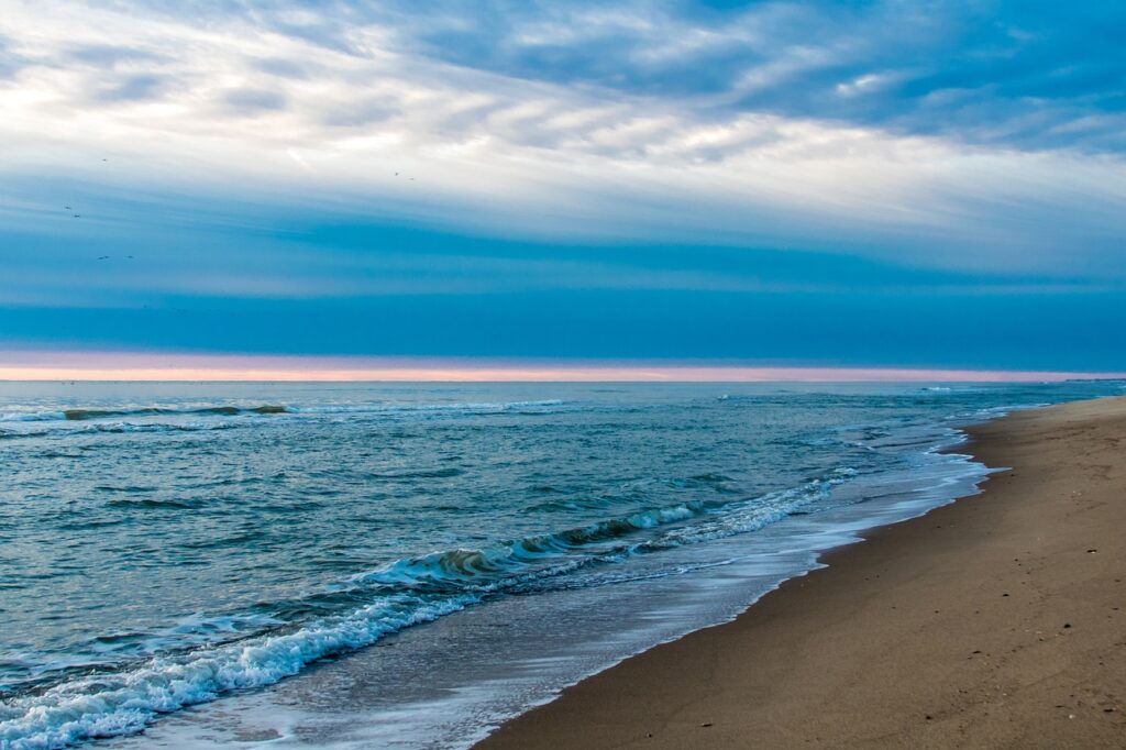 beach, sunrise, clouds-5264739.jpg